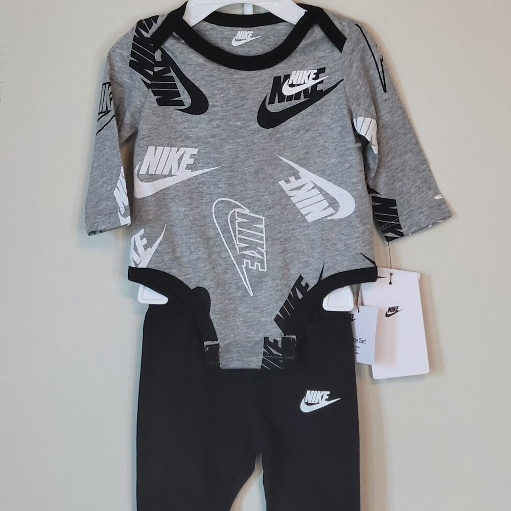 Nike Baby 2-Piece Bodysuit & Joggers Set - All-Over Logo Print - Sporty
